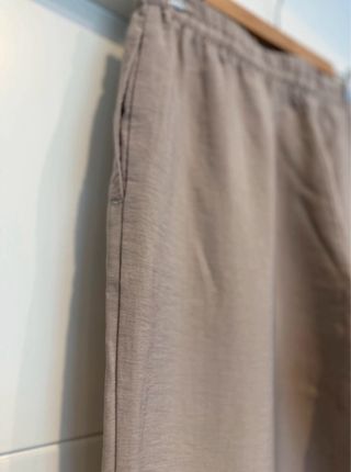 Pantalón mujer fluido. Talla L. Mango