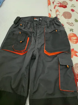 Pantalón de trabajo negro y naranja marca juba