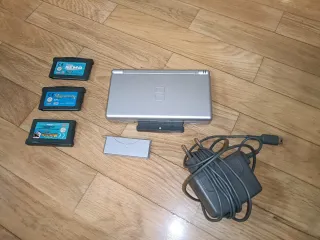 Nintendo DS Lite Plata + 4 Juegos