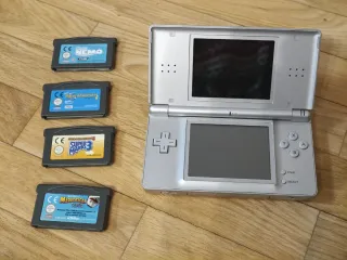 Nintendo DS Lite Plata + 4 Juegos