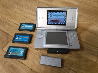 Nintendo DS Lite Plata + 4 Juegos