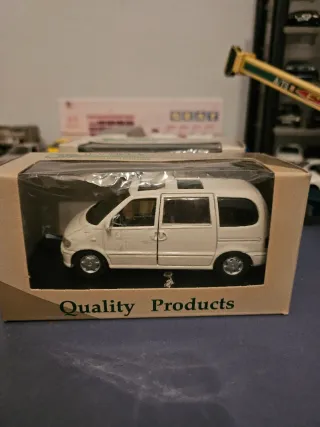 Nissan Serena 1/43