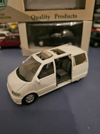 Nissan Serena 1/43