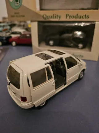Nissan Serena 1/43