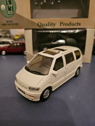 Nissan Serena 1/43