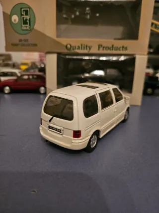 Nissan Serena 1/43