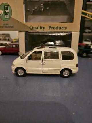 Nissan Serena 1/43
