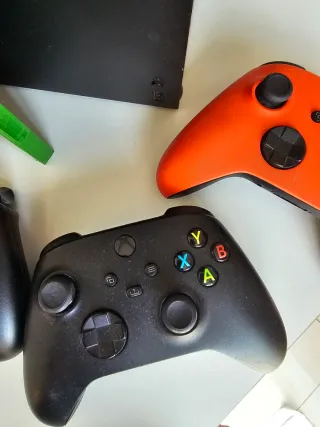 Xbox Series X + 3 juegos + 3 mandos