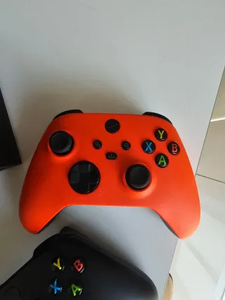 Xbox Series X + 3 juegos + 3 mandos