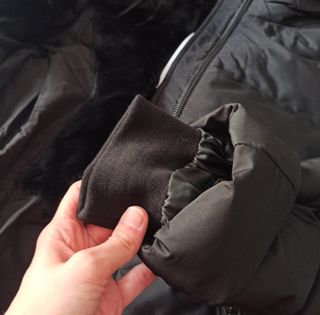 Cazadora acolchada mujer negra