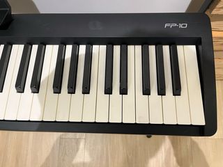 Piano Roland FP-10