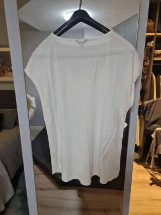 Camiseta blanca sin mangas