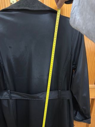 Abrigo tres cuartos negro y gris