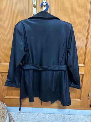 Abrigo tres cuartos negro y gris