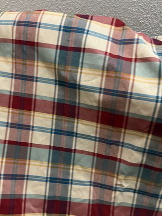 Cortinas de tela a cuadros. Dos paños