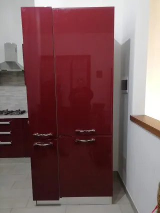 Cucina completa con elettrodomestici