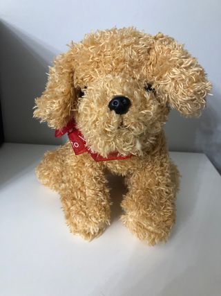 Peluche perro marrón con lazo rojo