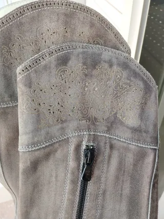 Botas italianas de ante con bordados