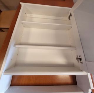 Espejo blanco con repisas