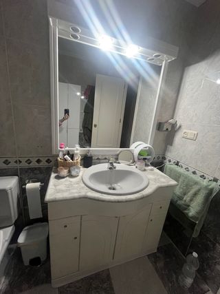 Mueble de baño con espejo