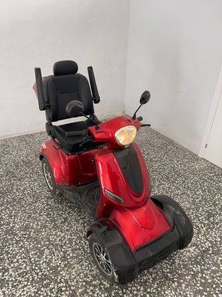 Moto scooter movilidad reducida 4 ruedas.