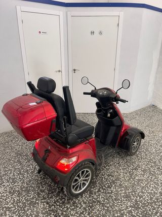 Moto scooter movilidad reducida 4 ruedas.