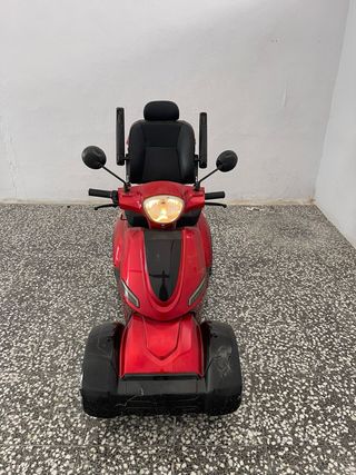 Moto scooter movilidad reducida 4 ruedas.