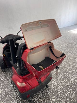 Moto scooter movilidad reducida 4 ruedas.