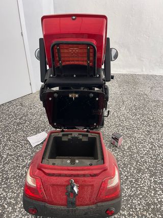 Moto scooter movilidad reducida 4 ruedas.