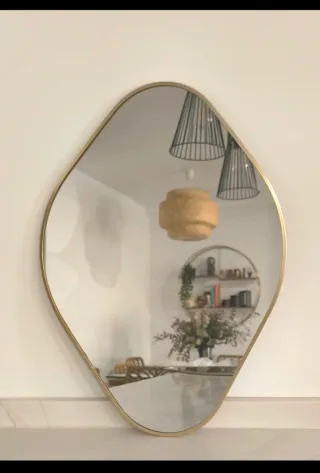 Espejo Asimétrico Dorado