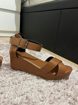 Sandalias de plataforma marrones