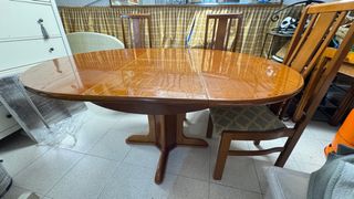 Mesa de salón extensible de madera