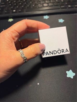 Anel Pandora Flores Prata