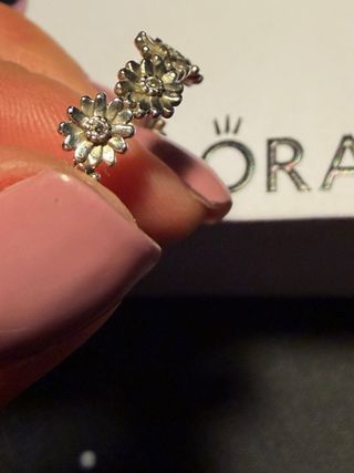 Anel Pandora Flores Prata