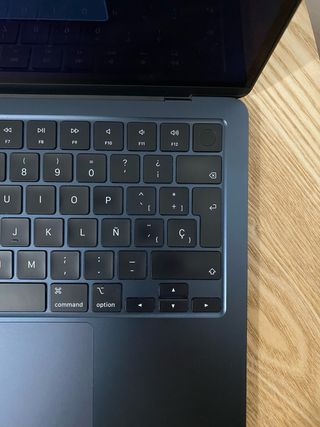 MacBook Air 13” M3 (2024) + Apple Care hasta 2027