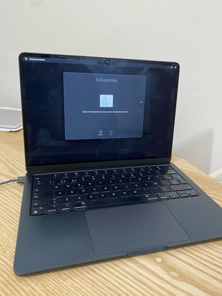 MacBook Air 13” M3 (2024) + Apple Care hasta 2027