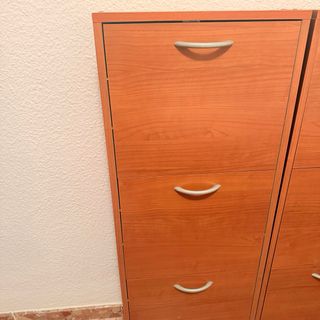Armario, zapatero y cajonera de madera