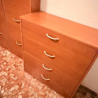 Armario, zapatero y cajonera de madera