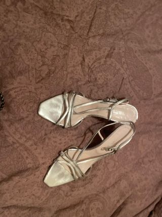 Sandalias plateadas finas