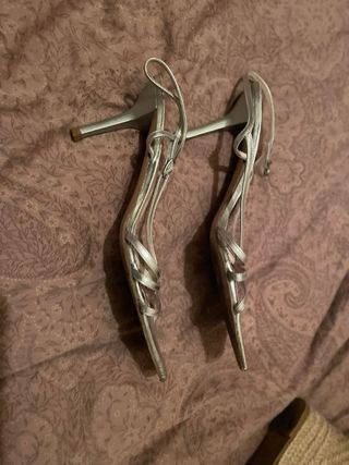 Sandalias plateadas finas