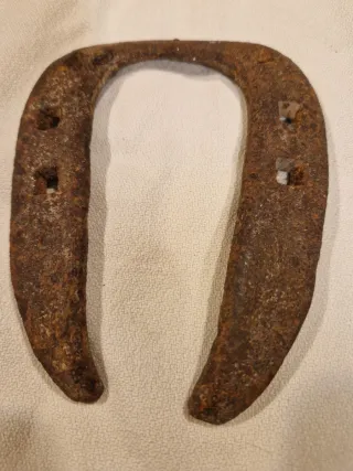 Dos herraduras antiguas