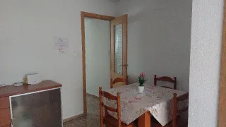 Alquilo  habitación ,  solo para chica  .