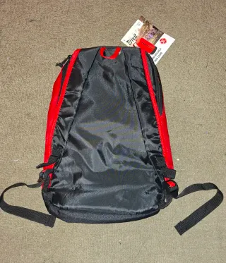 Mini mochila roja y negra