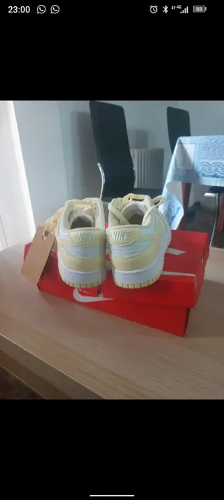 Zapatillas Nike Dunk Low Blanco y Amarillo