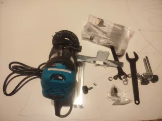 Fresadora de madera con accesorios