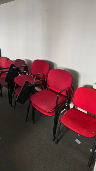 Sillas de oficina rojas