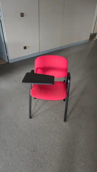 Sillas de oficina rojas