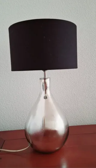 Lámpara de mesa moderna