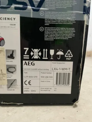 AEG. Aspirador sin bolsa. 800W