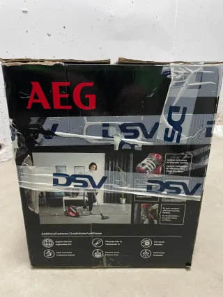 AEG. Aspirador sin bolsa. 800W